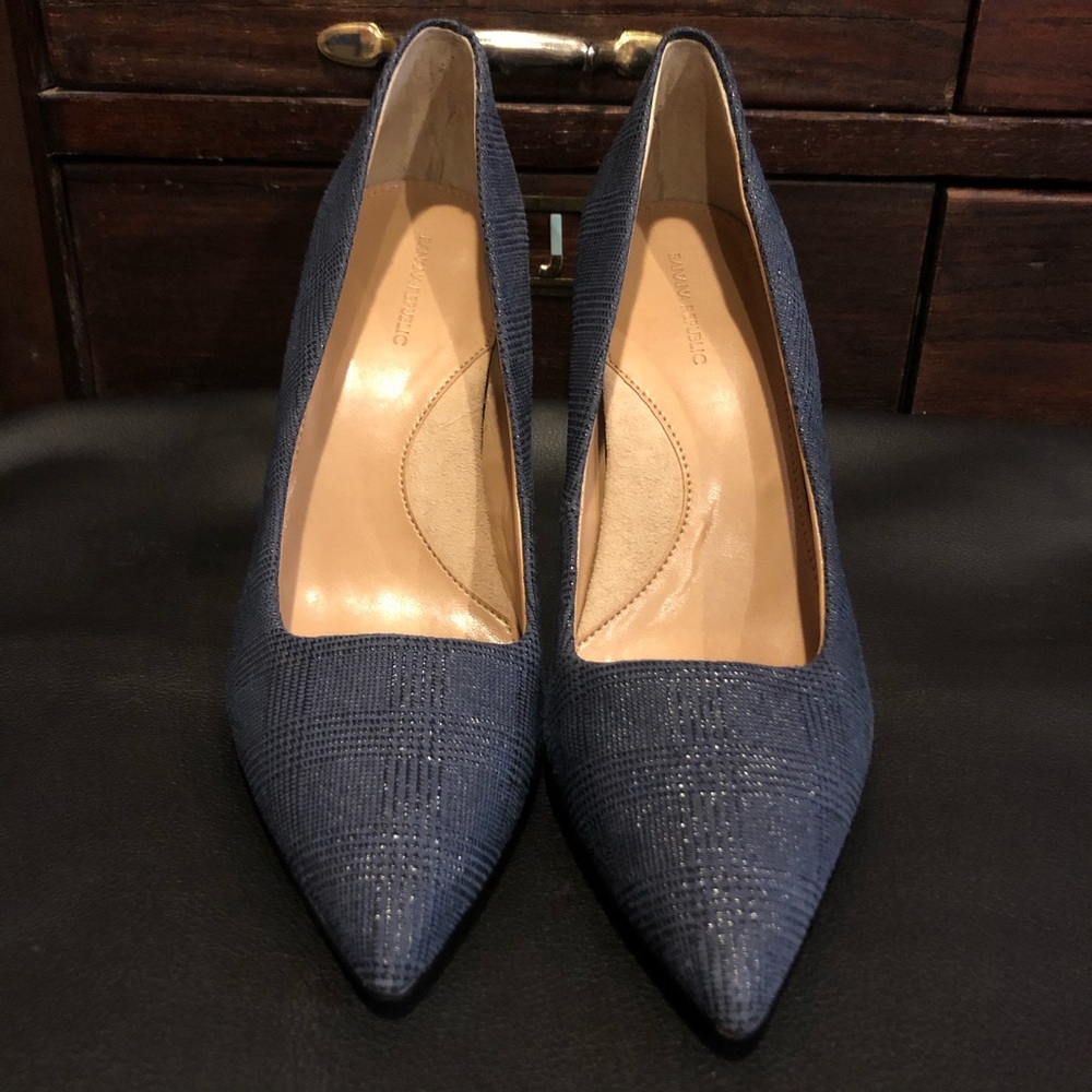 Banana Republic Madison 12 hr Pump Blue Plaid 8.5